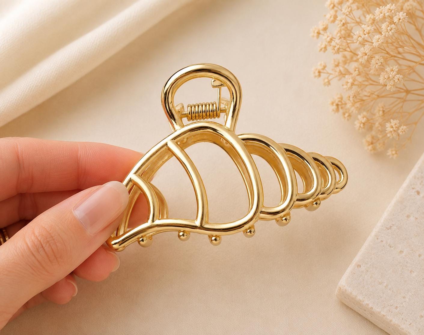 Large Gold Wire Cage Claw Clip, Minimalist Hair Accessory for Thick Hair